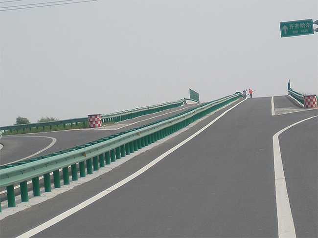 普洱高速公路护栏的材质与规格